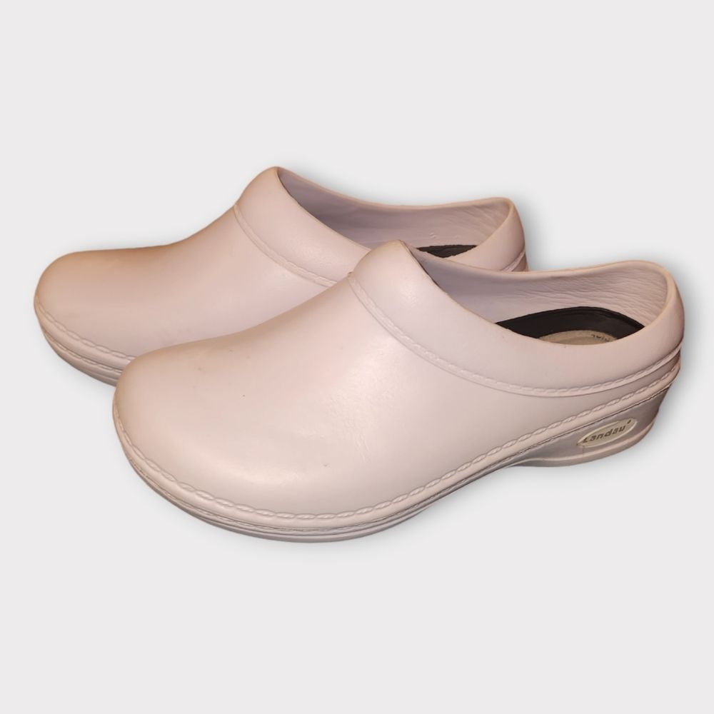 Landau Non Slip Nursing Clogs in White 7 - Picture 2 of 6